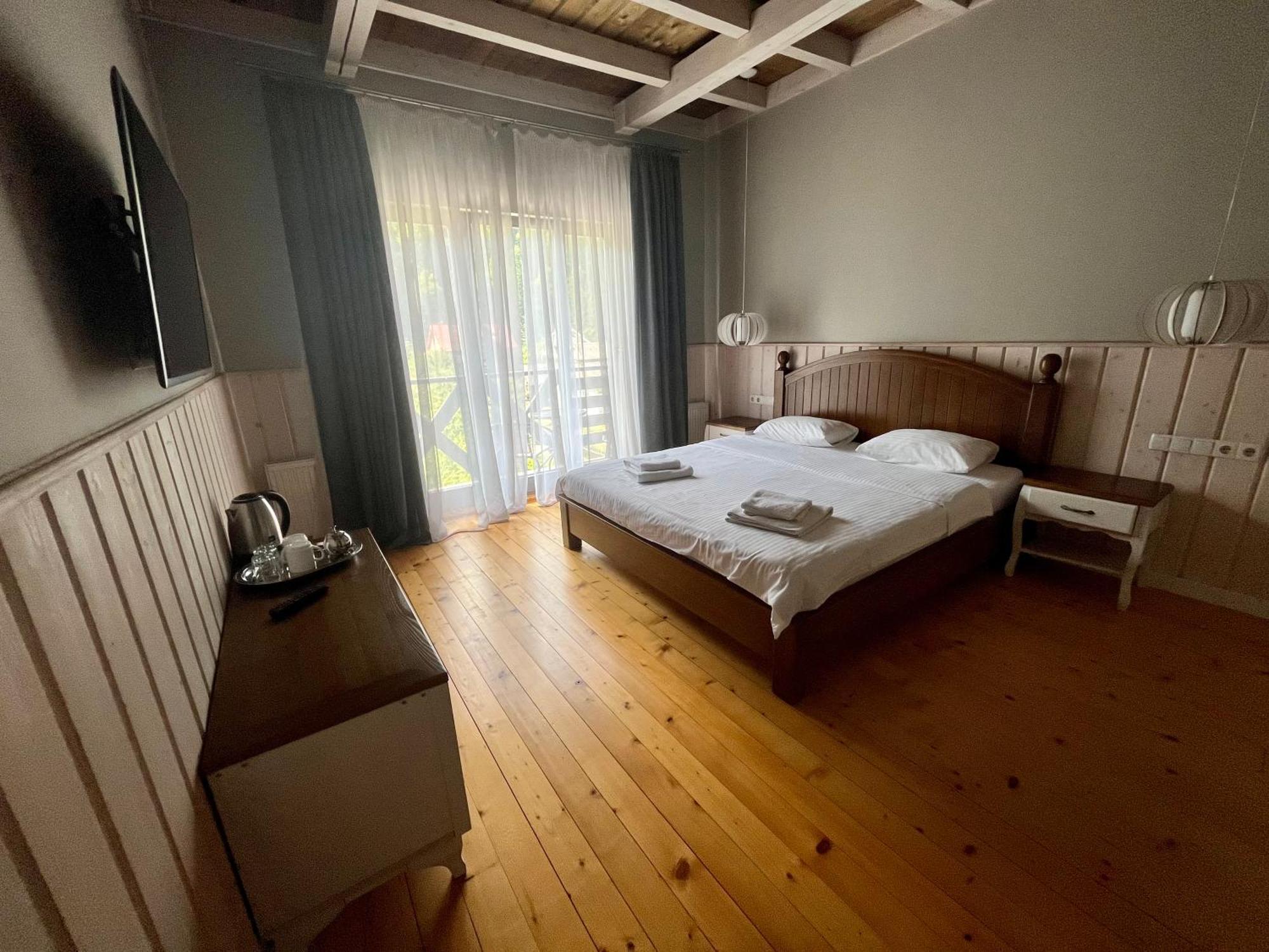 Hygge Hotel Tatariv Buitenkant foto