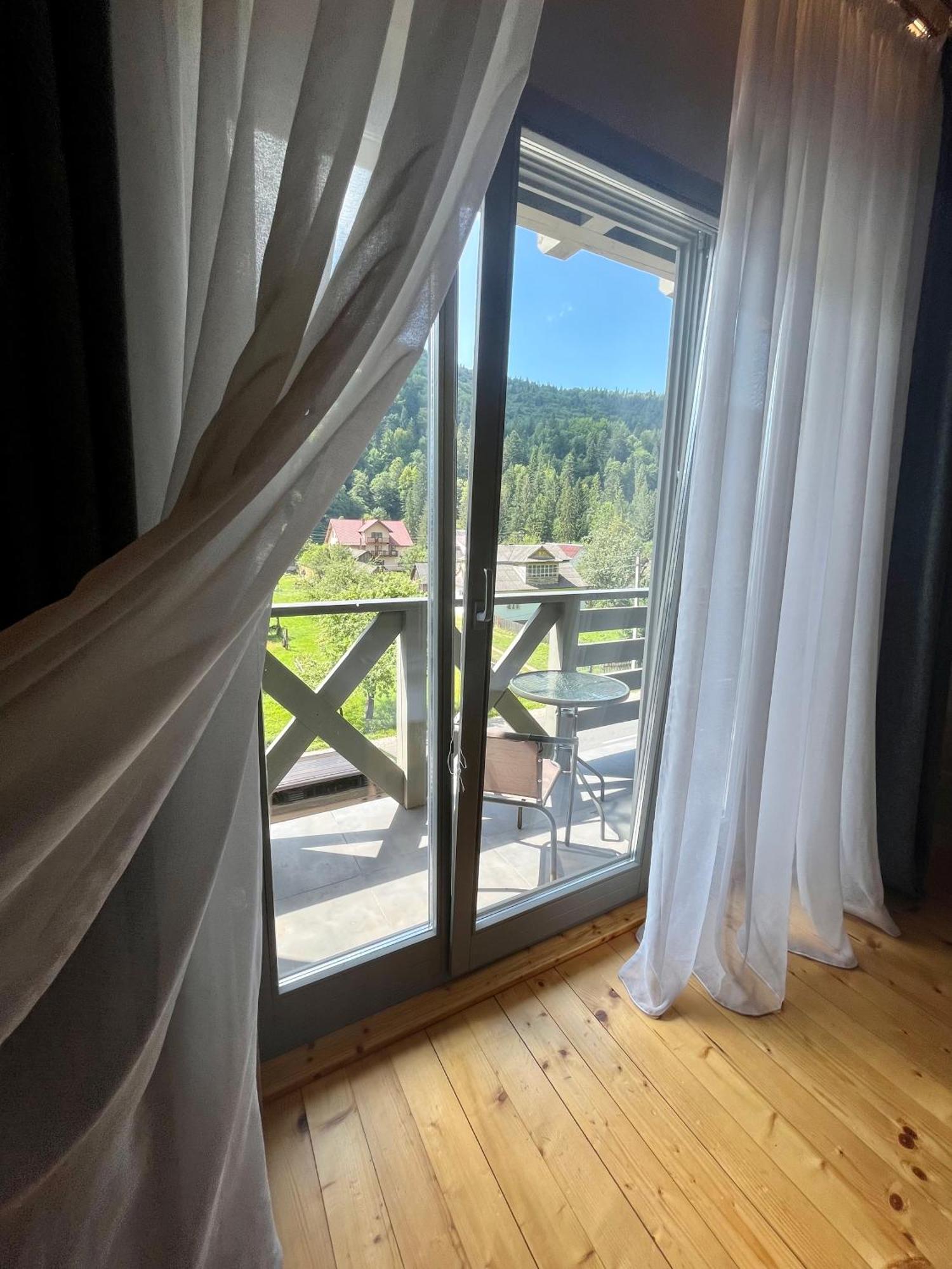 Hygge Hotel Tatariv Buitenkant foto
