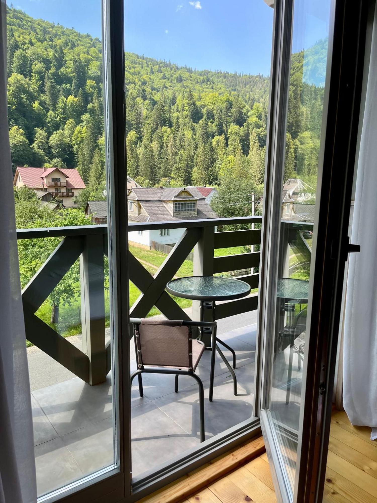 Hygge Hotel Tatariv Buitenkant foto