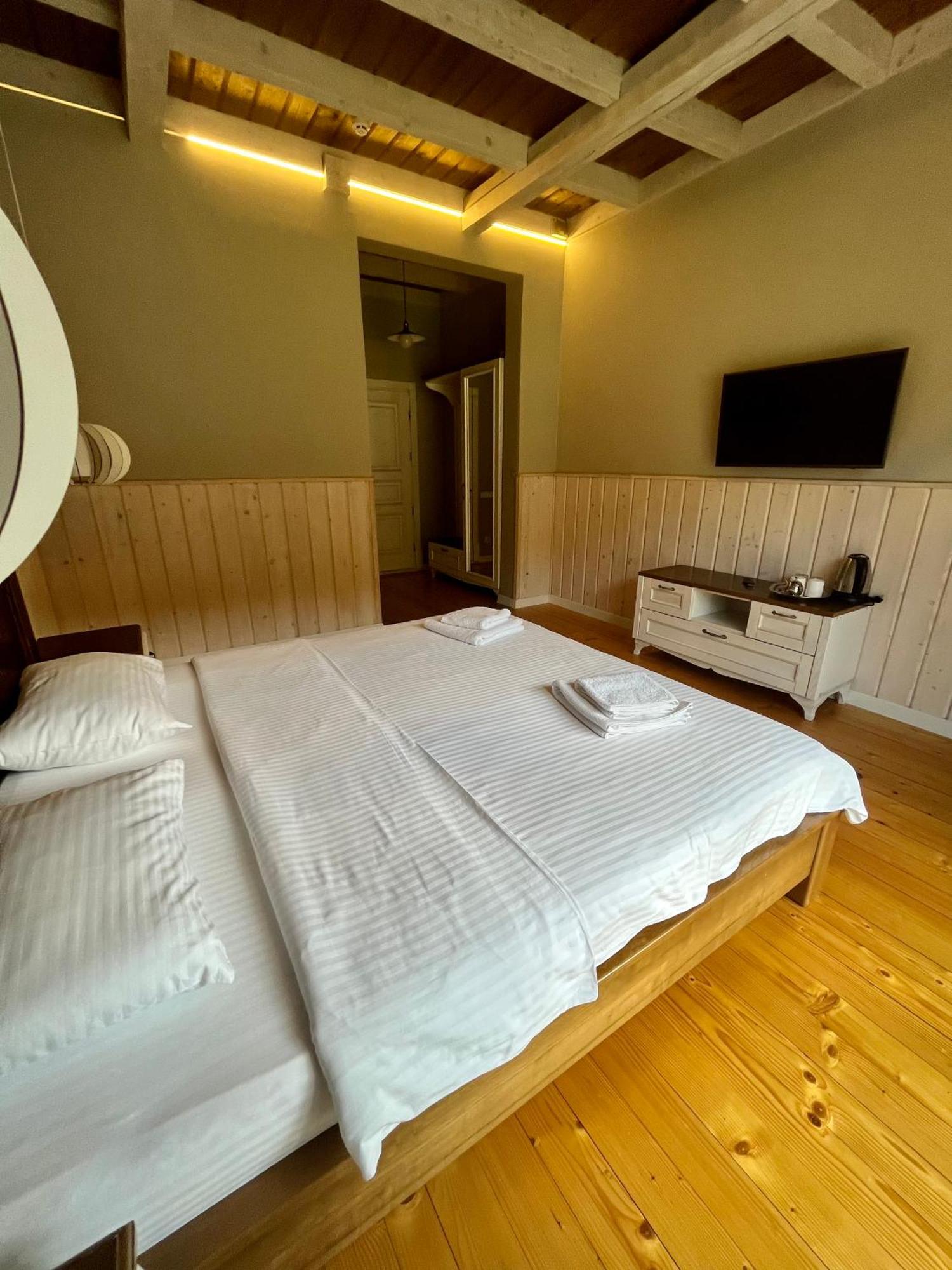 Hygge Hotel Tatariv Buitenkant foto