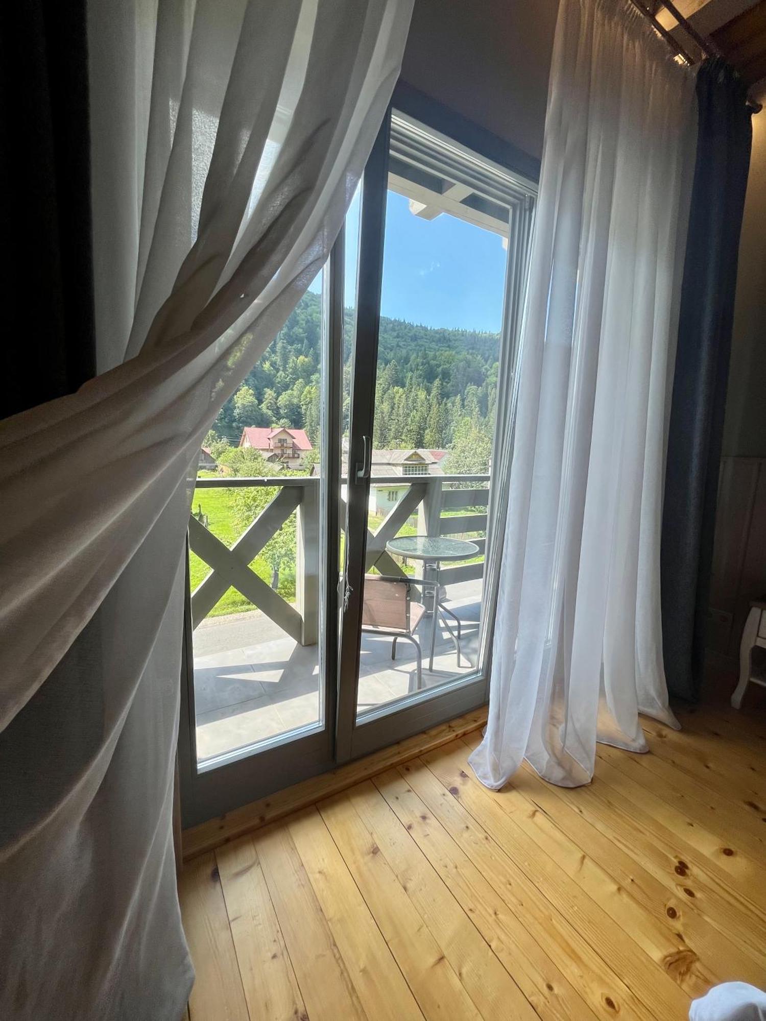Hygge Hotel Tatariv Buitenkant foto