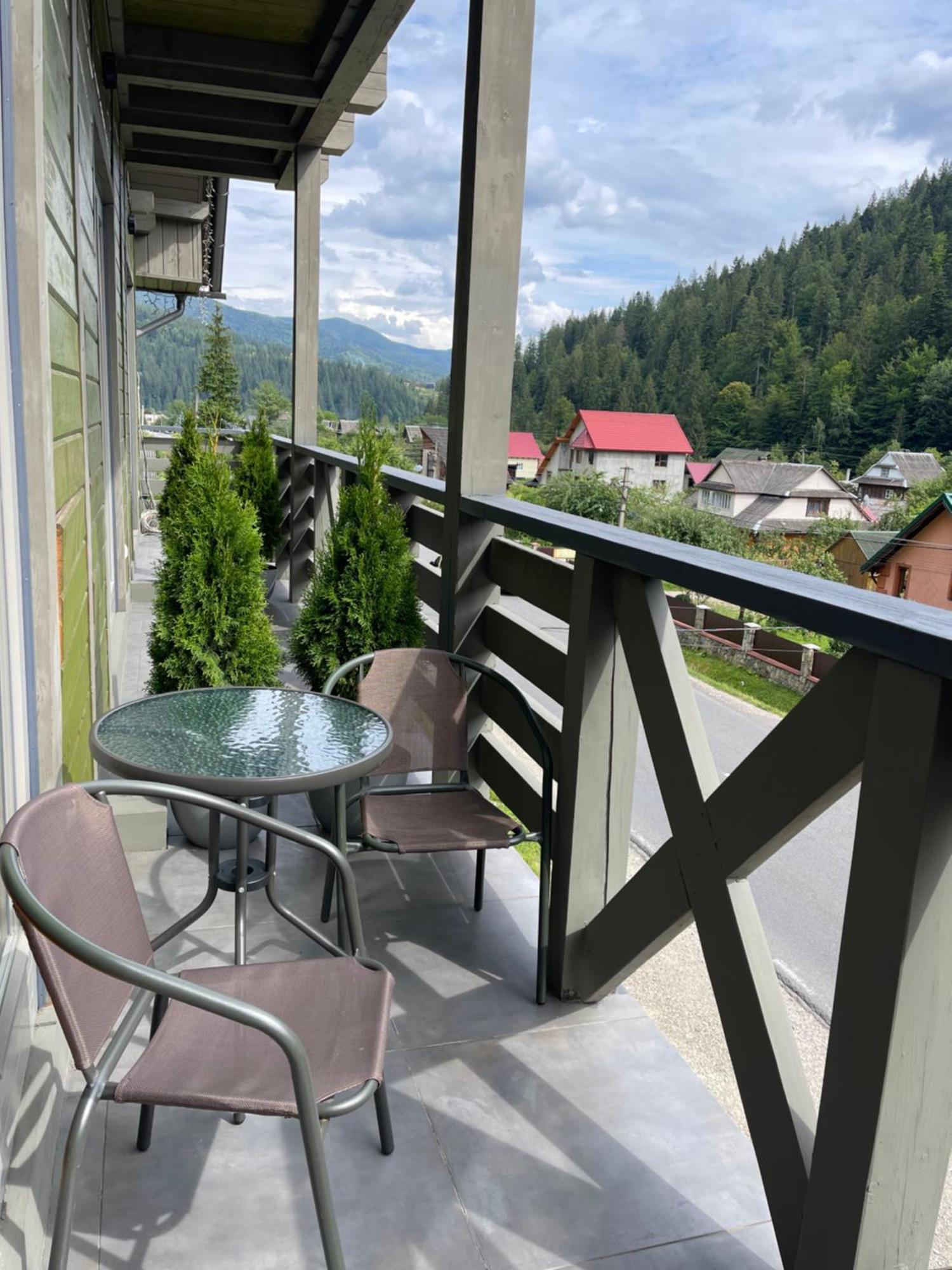 Hygge Hotel Tatariv Buitenkant foto